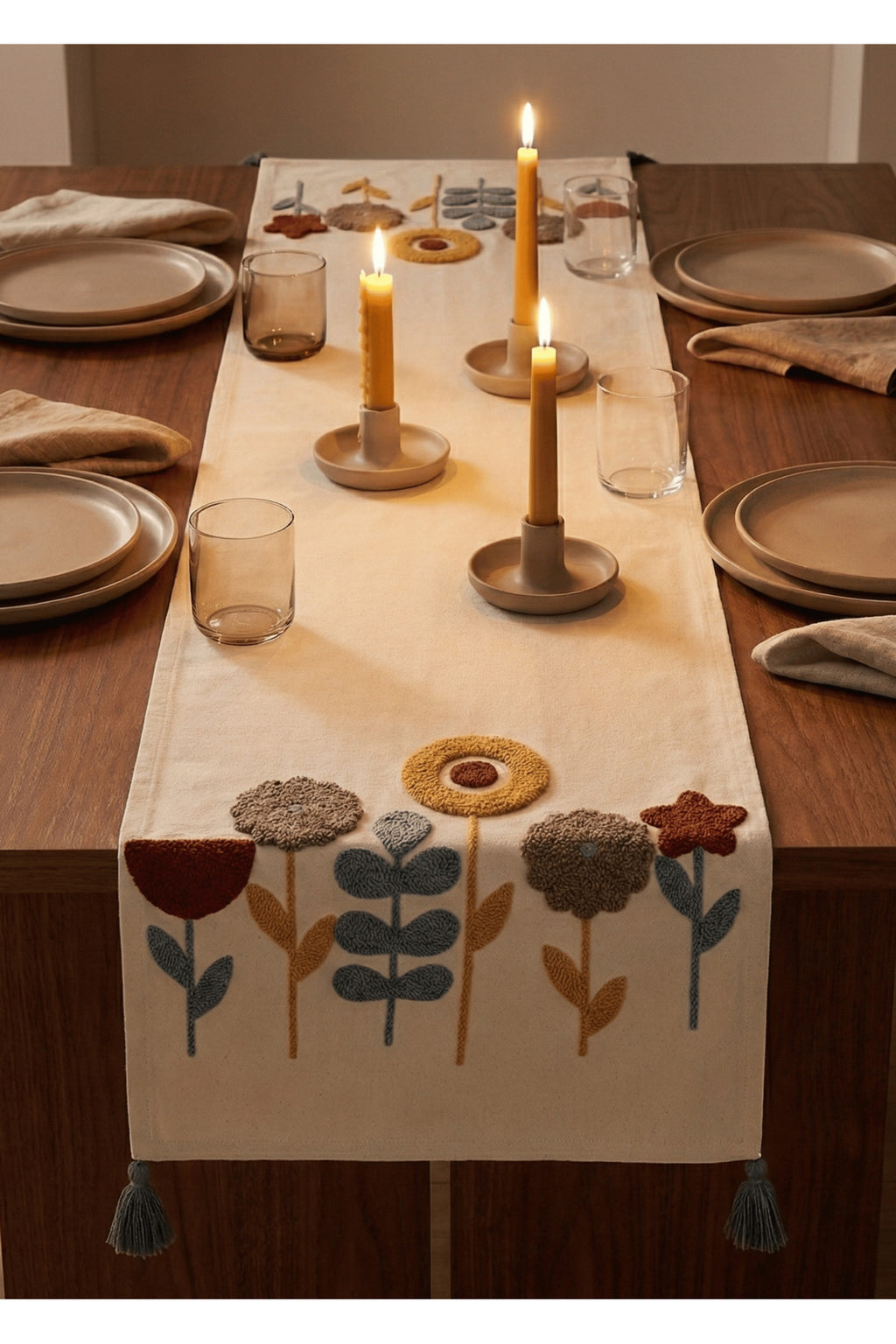 Flower runner with candles
