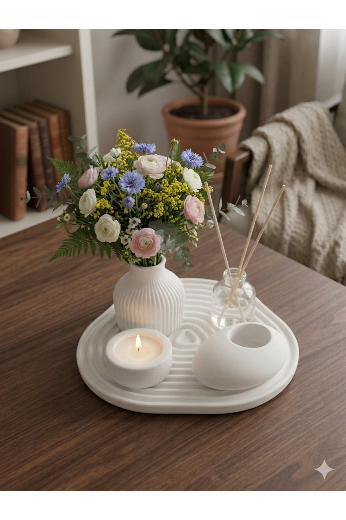 Room fragrance and tealight
