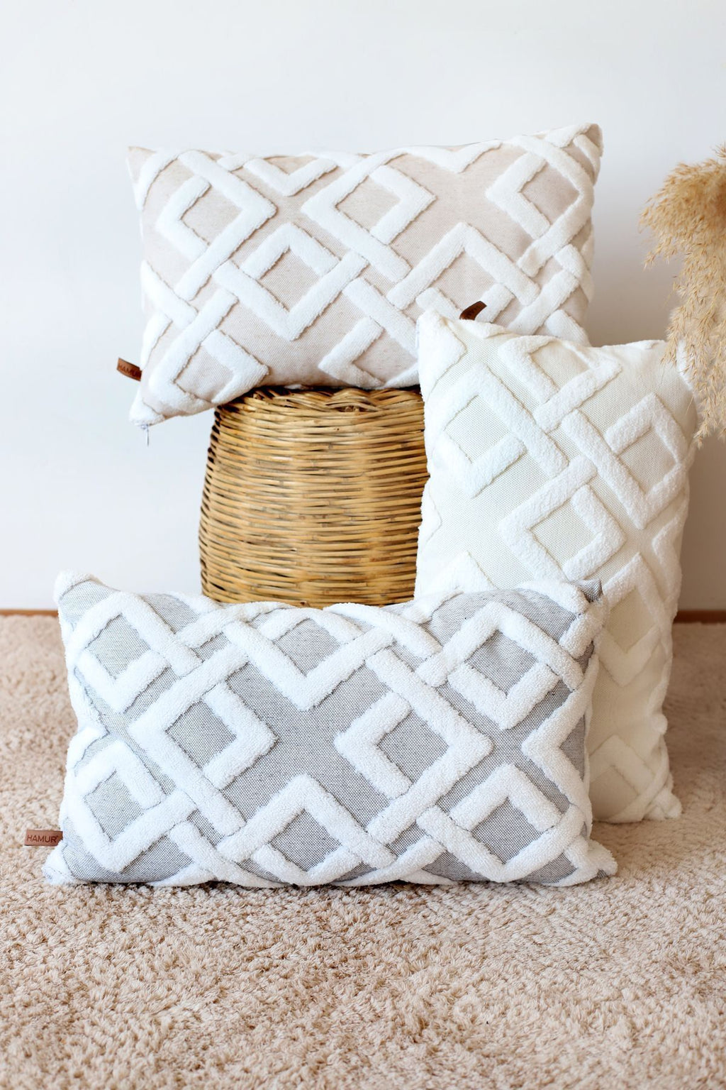 Lattice cushions with a basket