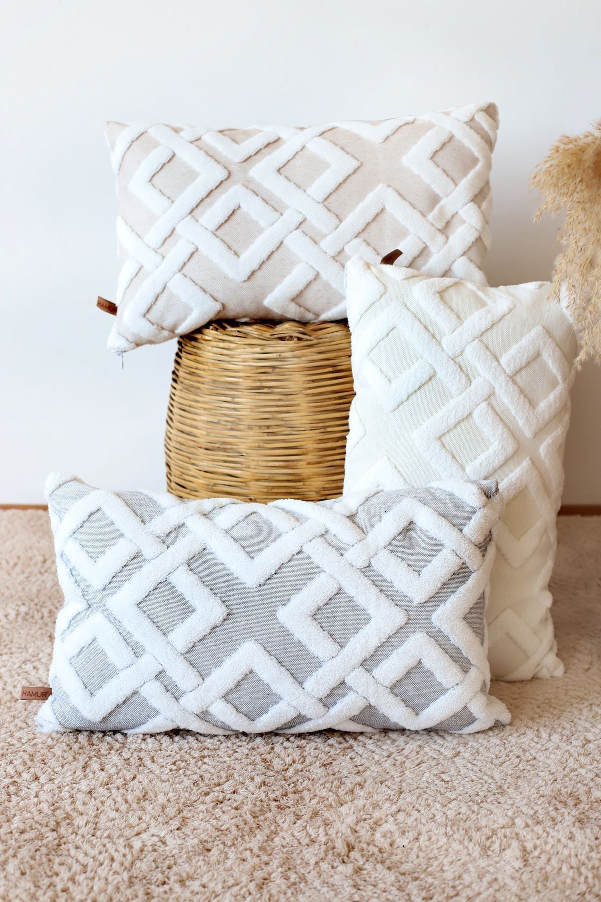 Lattice cushions with a basket