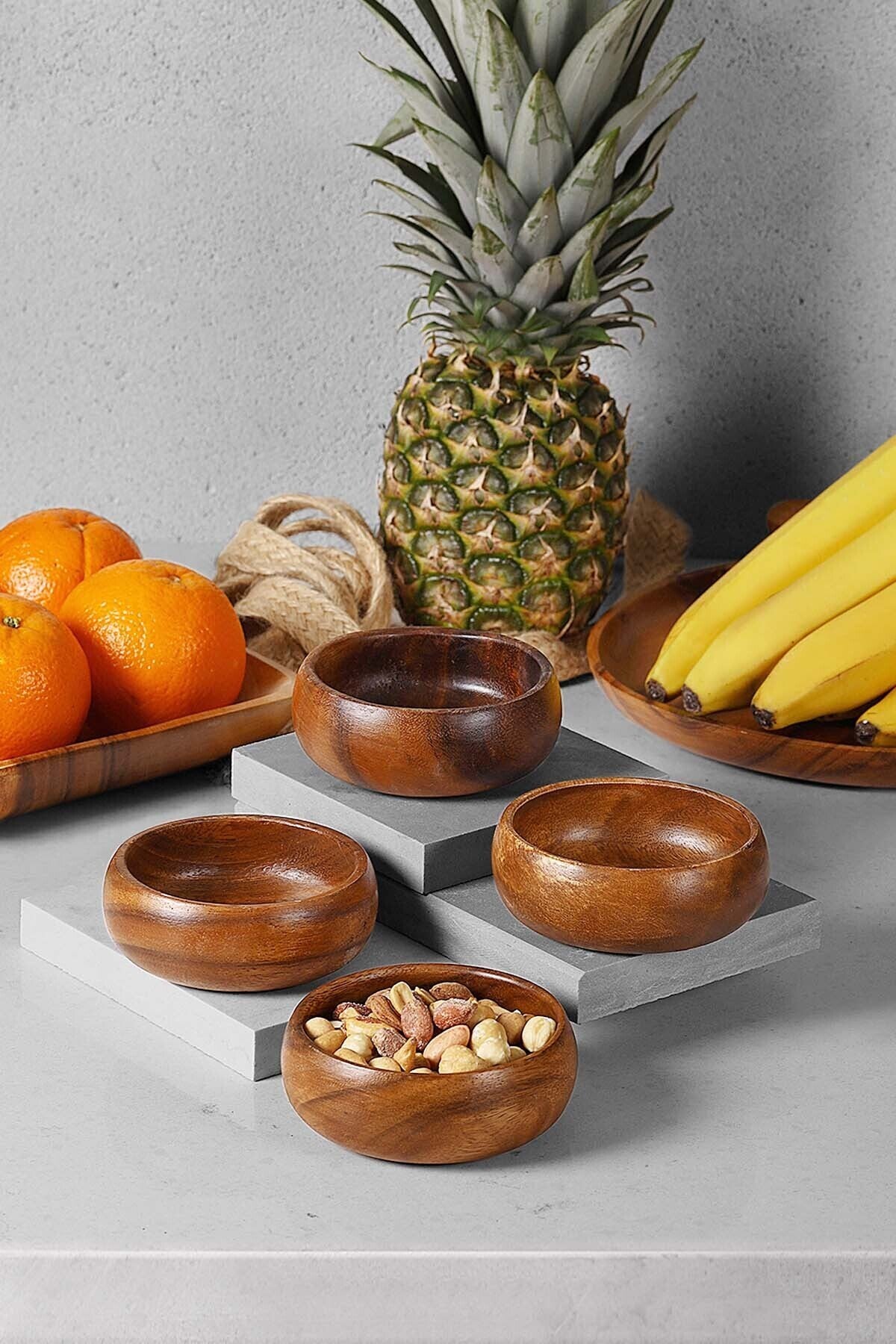 Round acacia wood bowls, set of 4